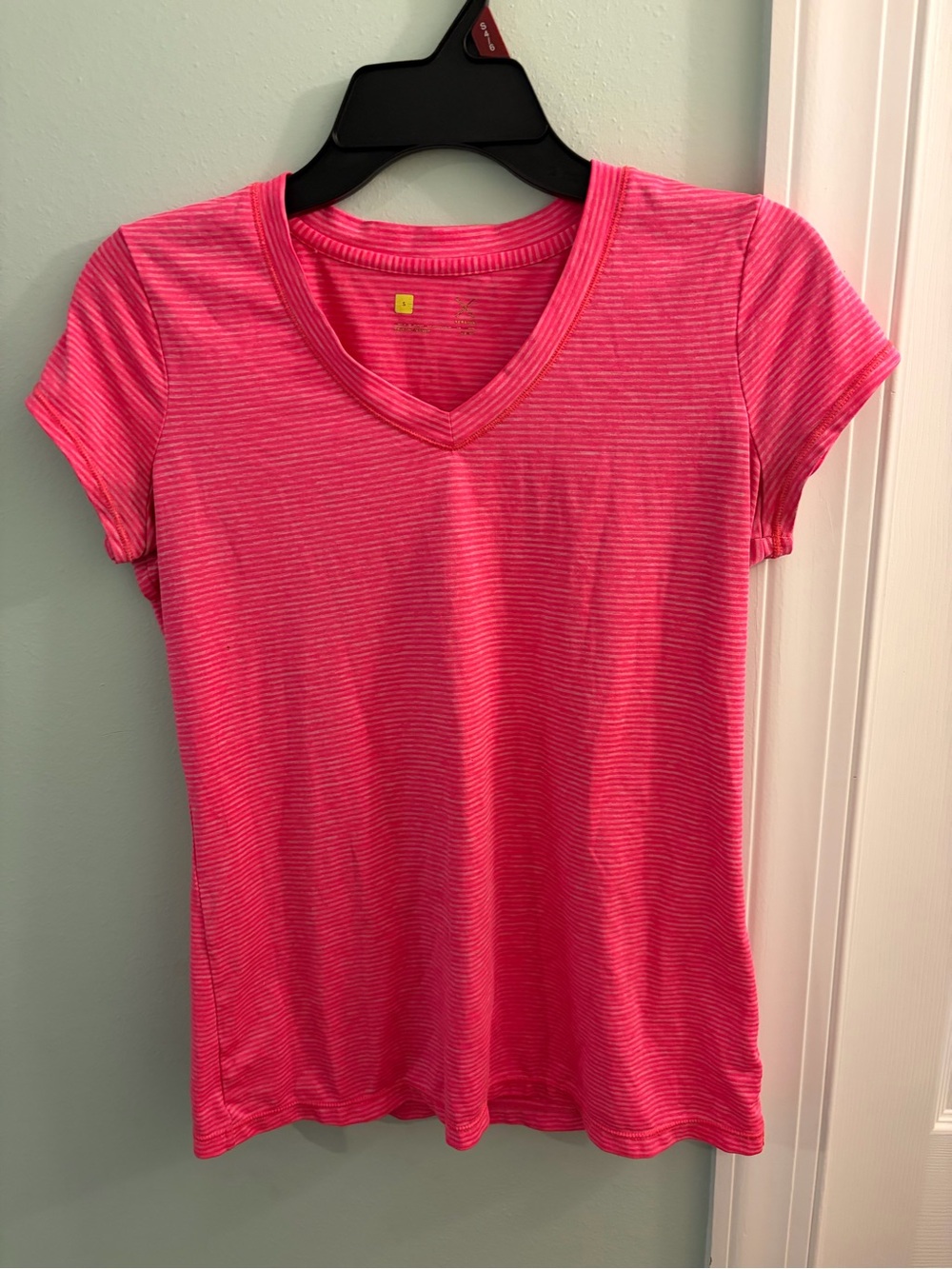 Xersion Hot Pink Striped V-Neck Short Sleeve Tee